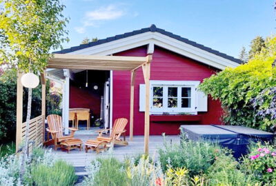 Pergola mit Sonnenschutz aus Lärchenholz