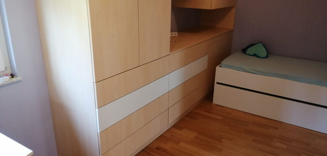 Jugendzimmer nach Maß - Bett mit Auszuglade